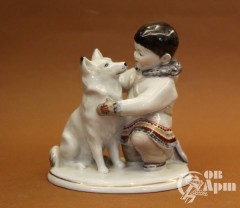 Скульптура "Мальчик-якут с собакой"